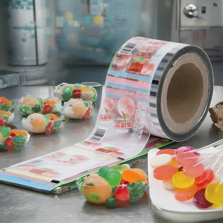 Impresión a medida Bolsas de embalaje película de rollo de calidad alimentaria Pe Bopp Dulces Lollipop Chocolate Alimentos de embalaje automático película de rollo